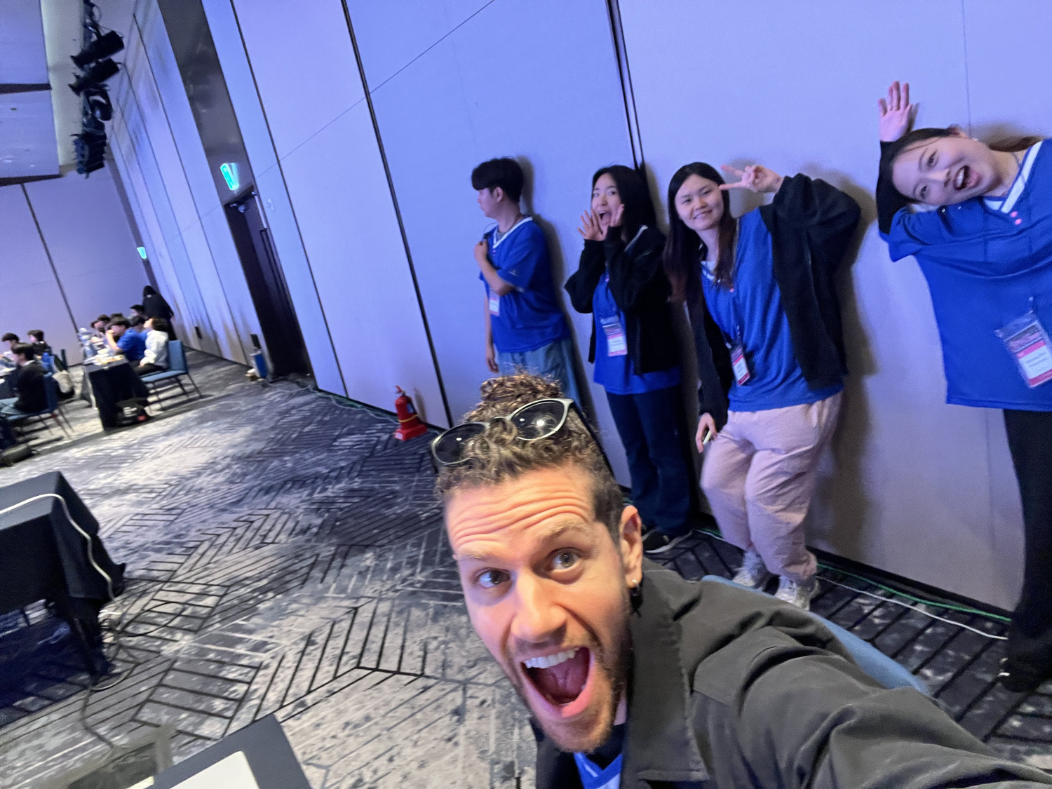 Collaborative moment between human performers and machine director